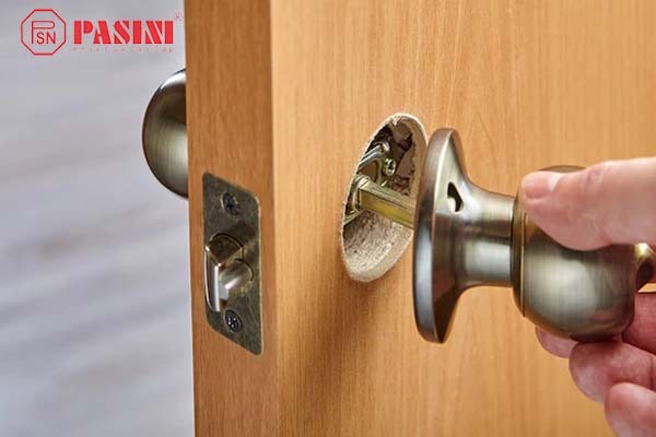 Cách thay khóa cửa nhà hiệu quả